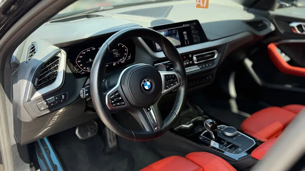 BMW 1-serie M135i xDrive High ExecutiveAutomaat uit 2022, foto 7