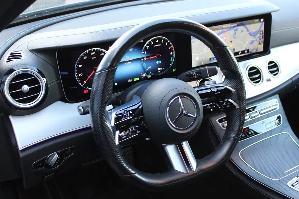 Mercedes-Benz E-Klasse 300e AMG Line NIGHT PAKKET LEDER DIST uit 2021, foto 11