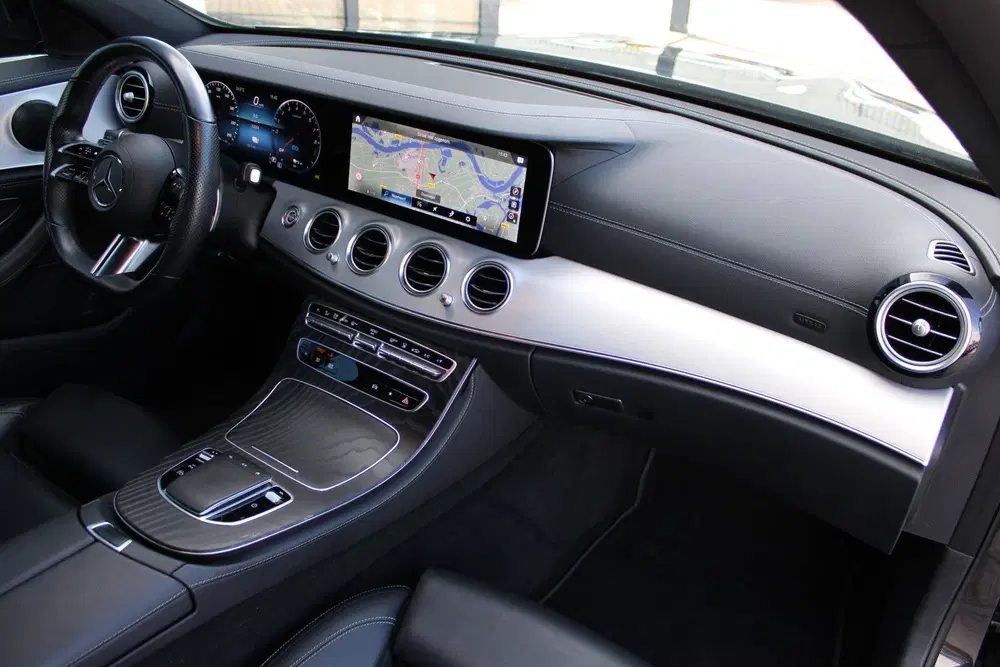 Mercedes-Benz E-Klasse 300e AMG Line NIGHT PAKKET LEDER DIST uit 2021, foto 13