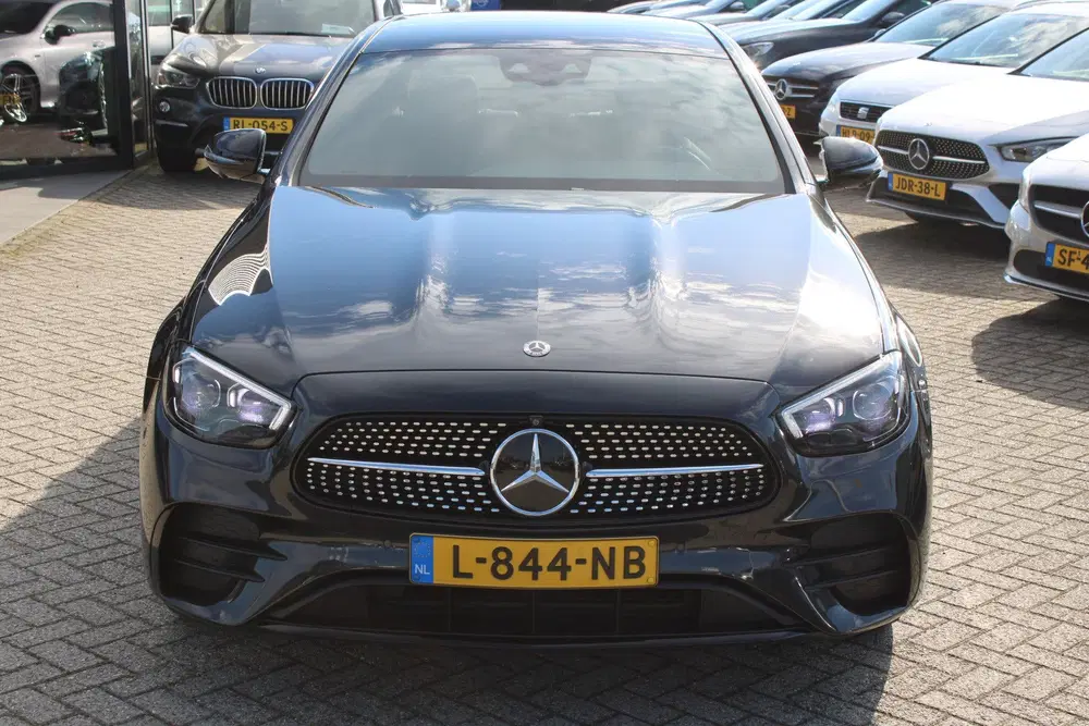 Mercedes-Benz E-Klasse 300e AMG Line NIGHT PAKKET LEDER DIST uit 2021, foto 3
