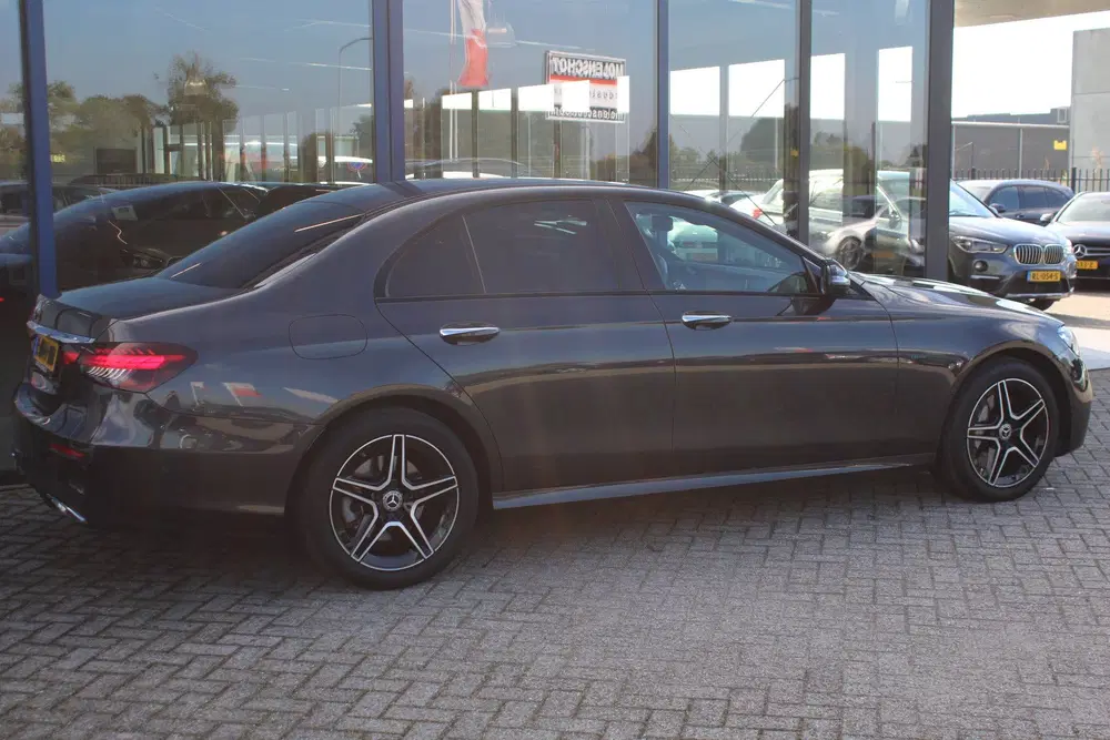 Mercedes-Benz E-Klasse 300e AMG Line NIGHT PAKKET LEDER DIST uit 2021, foto 6