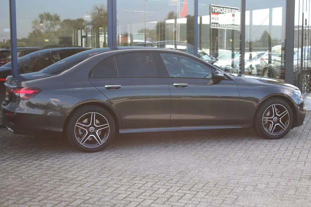Mercedes-Benz E-Klasse 300e AMG Line NIGHT PAKKET LEDER DIST uit 2021, foto 7