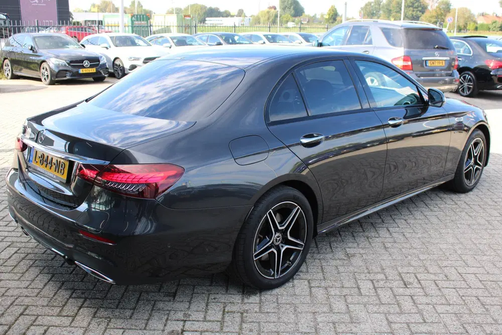 Mercedes-Benz E-Klasse 300e AMG Line NIGHT PAKKET LEDER DIST uit 2021, foto 9