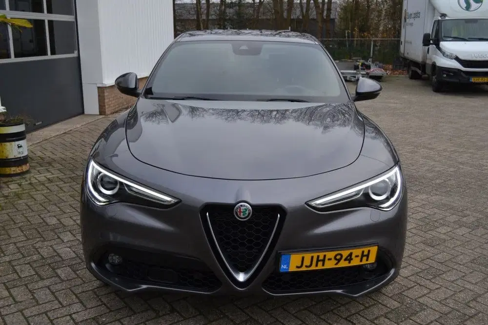 Alfa Romeo Stelvio 2.2 JTD Super BTW auto (bj 2023) uit 2023, foto 3