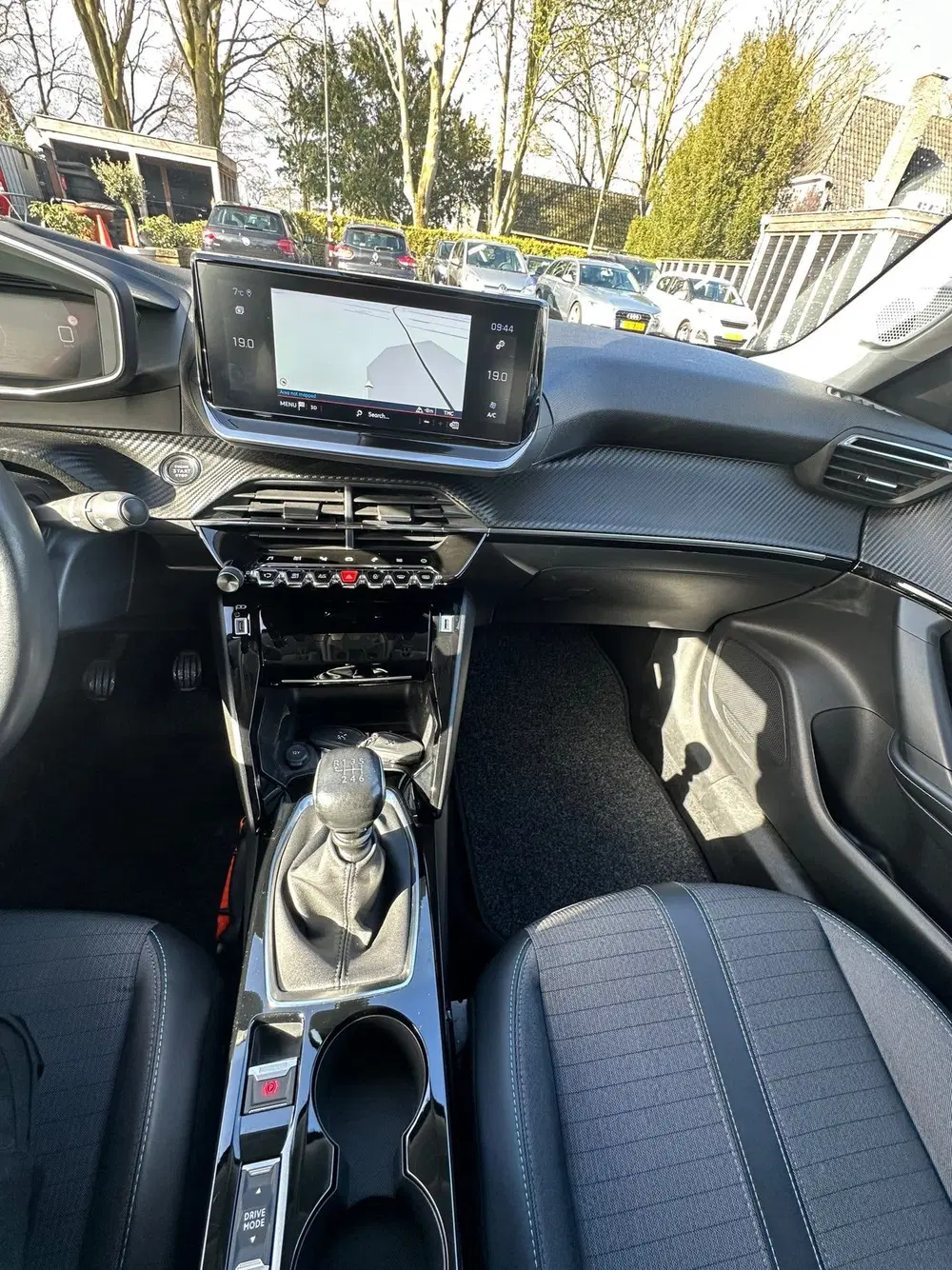 Peugeot 2008 1.2 PureTech Allure Pack uit 2022, foto 11