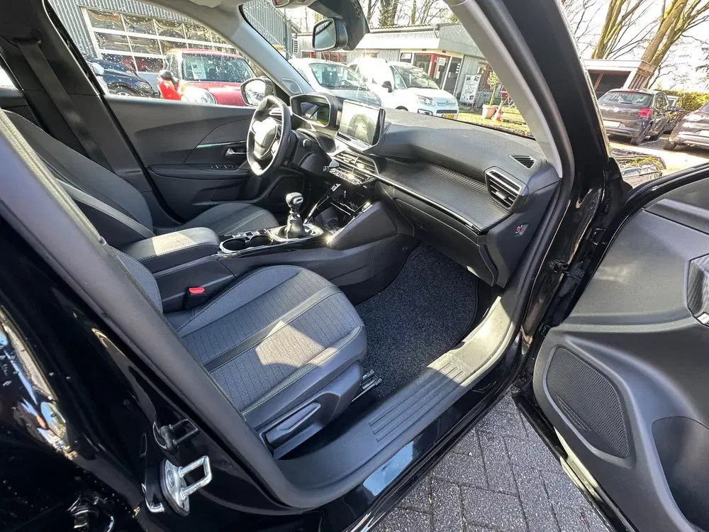 Peugeot 2008 1.2 PureTech Allure Pack uit 2022, foto 12