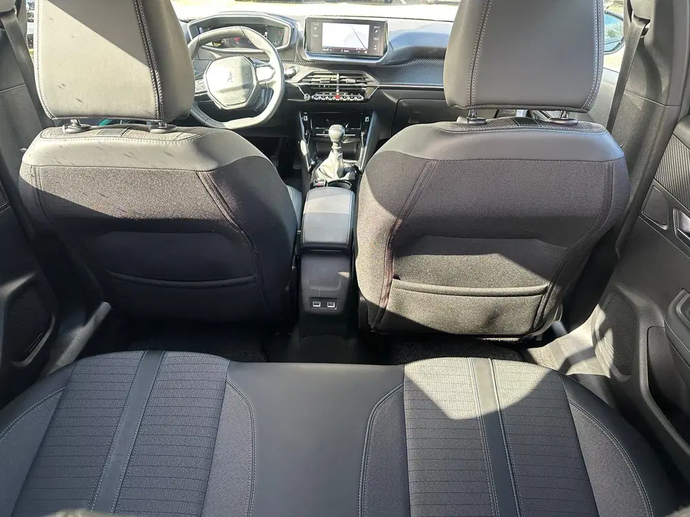 Peugeot 2008 1.2 PureTech Allure Pack uit 2022, foto 6