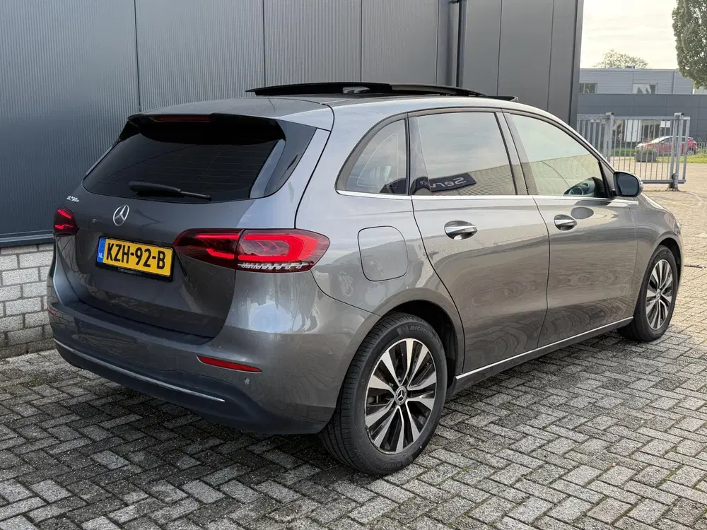 Mercedes-Benz B-Klasse 250 e 17" uit 2023, foto 2