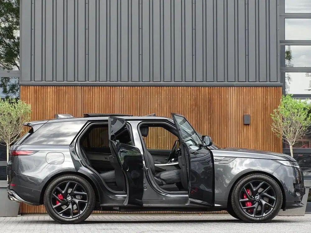 Land Rover Range Rover Sport P460e R-Dynamic SE uit 2025, foto 4