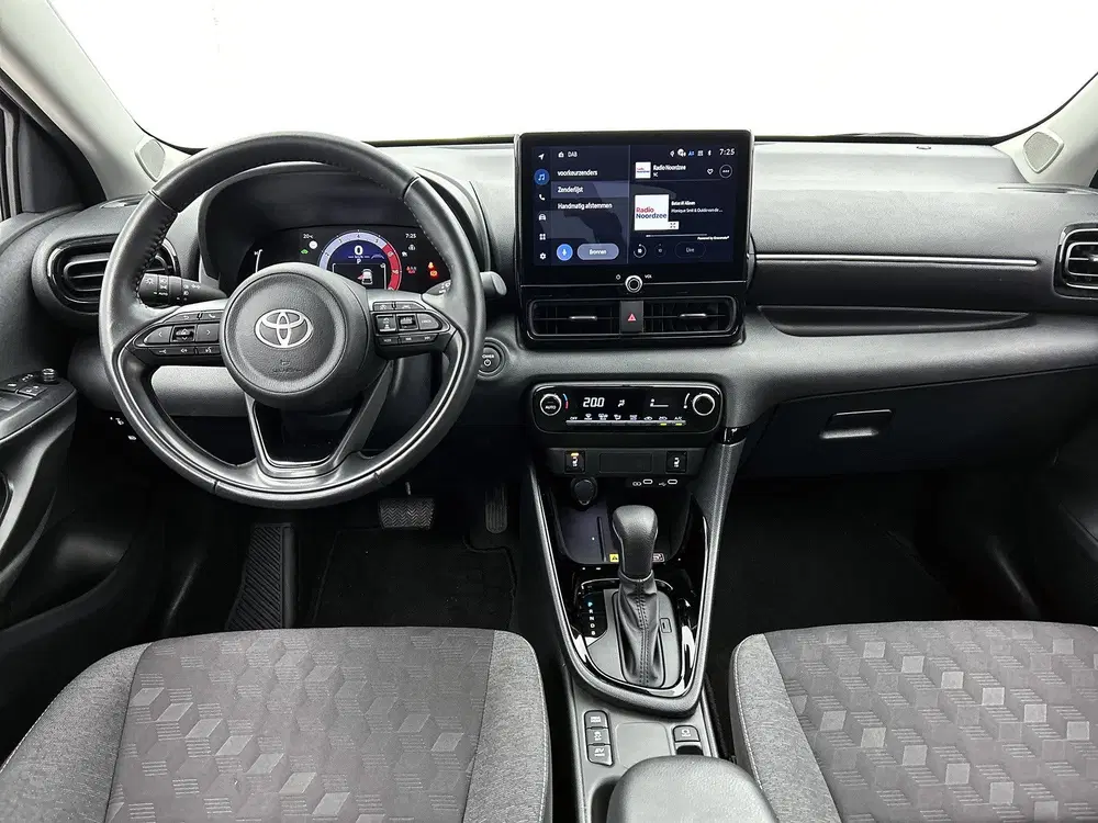 Toyota Yaris 1.5 Hybrid 115 Dynamic Comfort Pack uit 2025, foto 4
