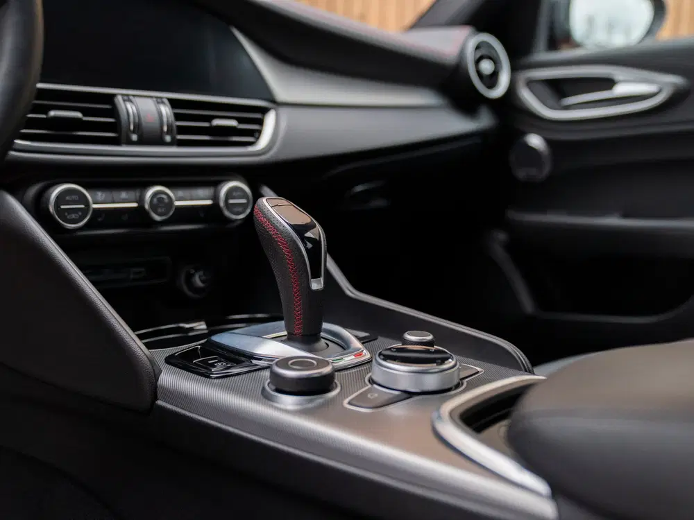 Alfa Romeo Giulia 2.0 T GME AWD Competizione uit 2023, foto 10