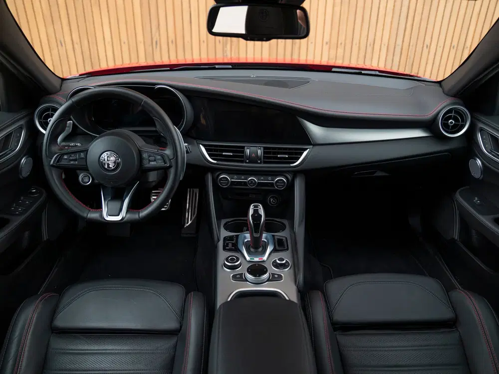 Alfa Romeo Giulia 2.0 T GME AWD Competizione uit 2023, foto 12