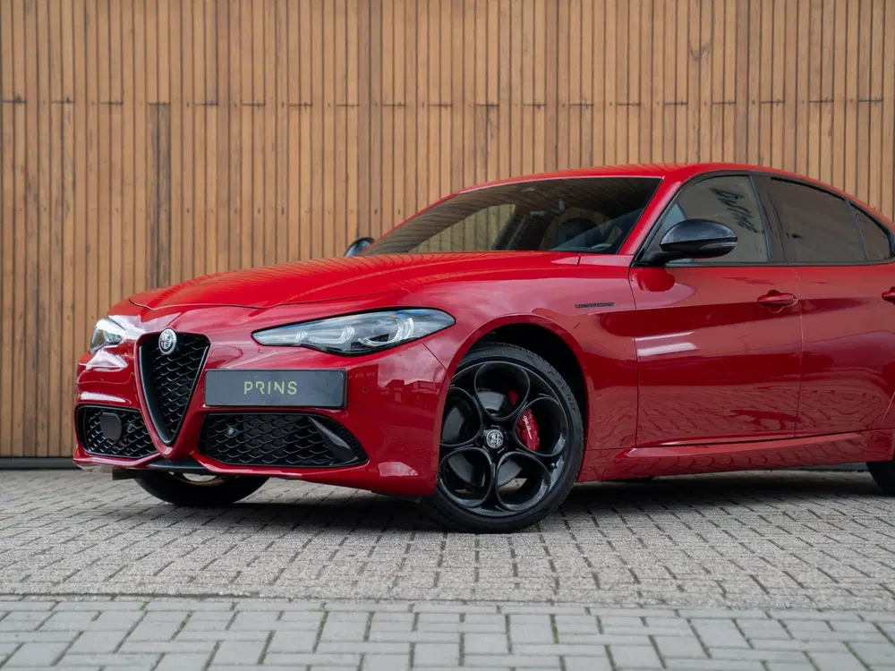 Alfa Romeo Giulia 2.0 T GME AWD Competizione uit 2023, foto 14