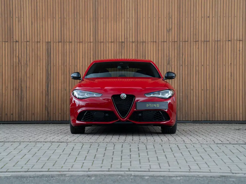 Alfa Romeo Giulia 2.0 T GME AWD Competizione uit 2023, foto 2