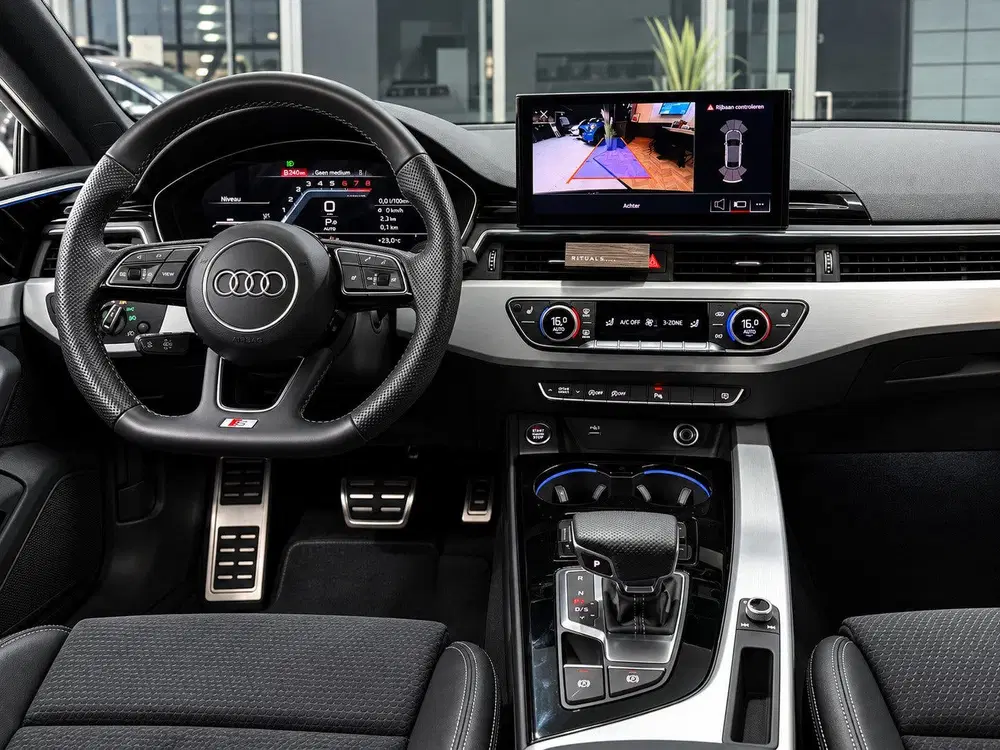 Audi A5 35 TFSI S-Line uit 2023, foto 2