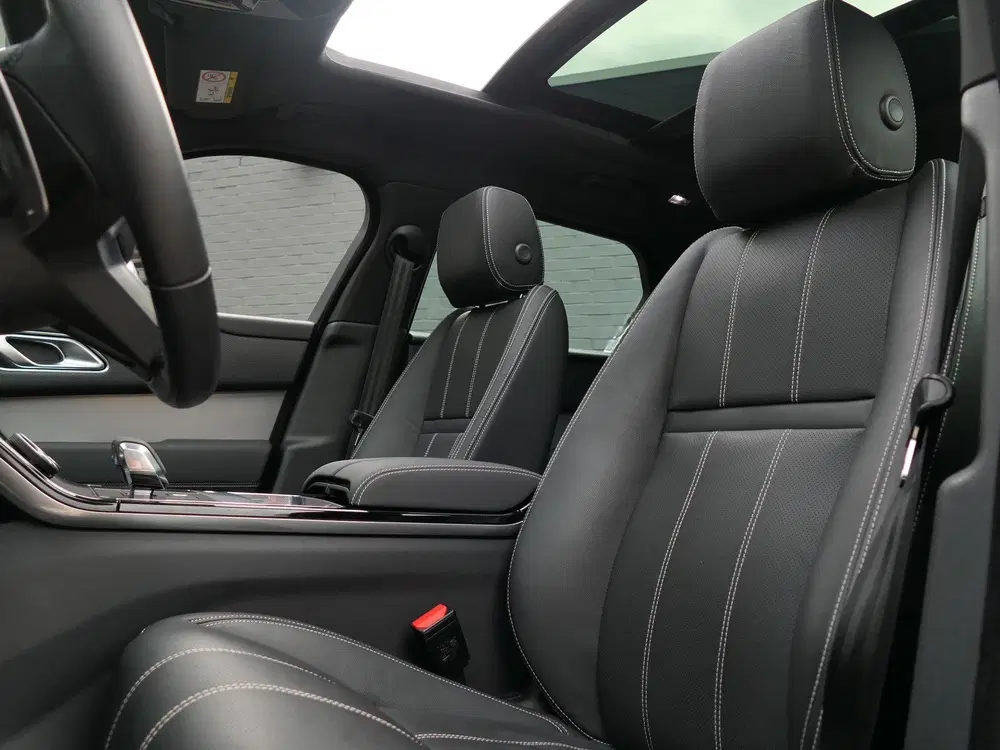 Land Rover Range Rover Velar 2.0 P400e AWD R-Dynamic SE PHEV uit 2023, foto 6