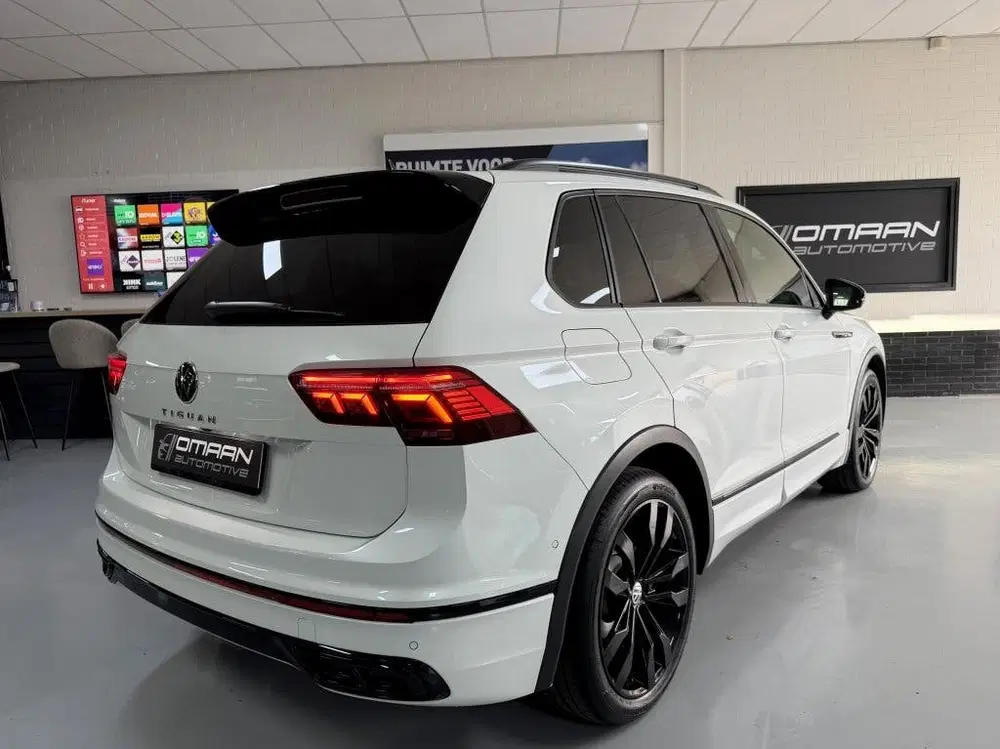Volkswagen Tiguan 1.5 TSI R-Line PANO HUD LANE ACC uit 2021, foto 3