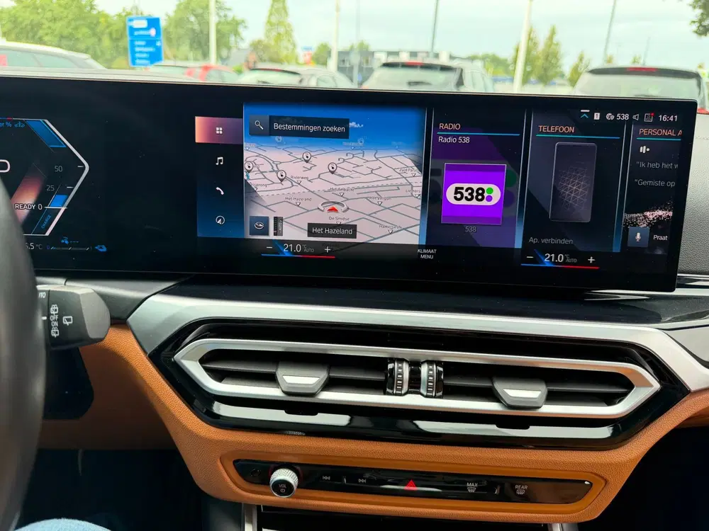 BMW 3-serie 330e xDrive uit 2022, foto 11