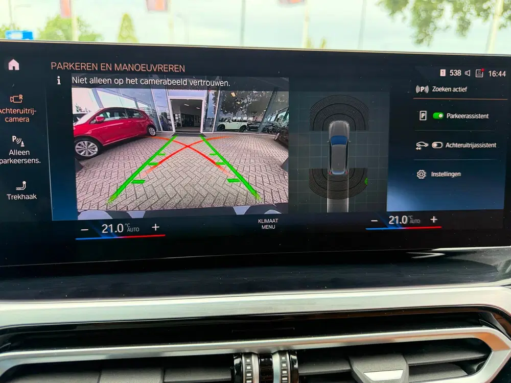 BMW 3-serie 330e xDrive uit 2022, foto 13