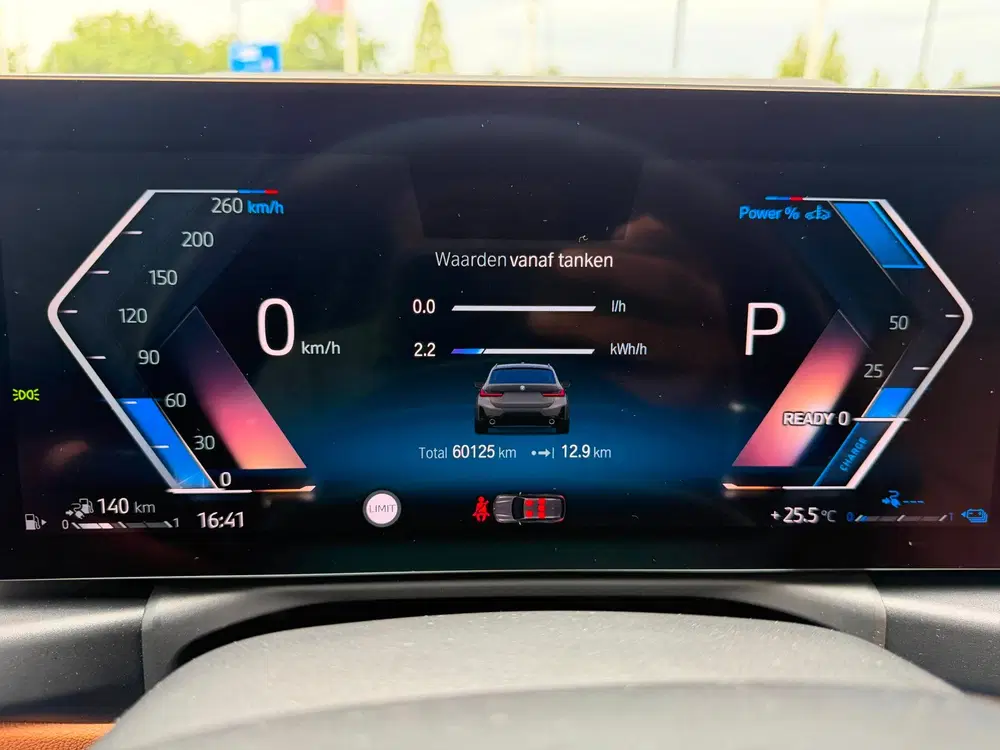BMW 3-serie 330e xDrive uit 2022, foto 14