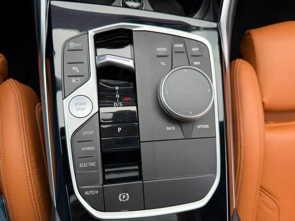 BMW 3-serie 330e xDrive uit 2022, foto 15