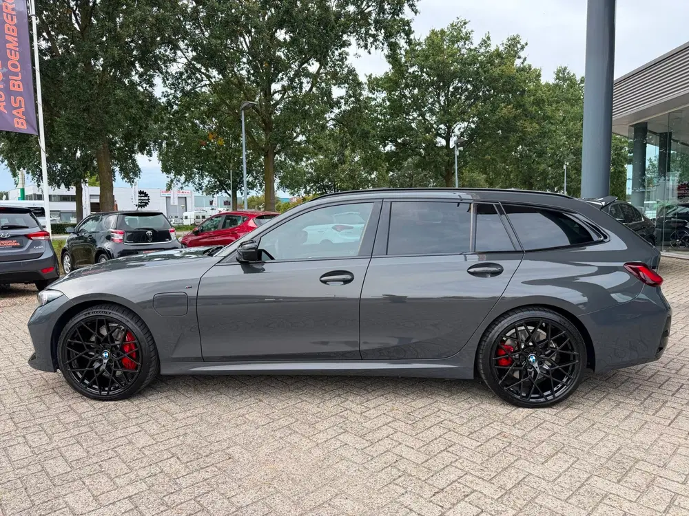 BMW 3-serie 330e xDrive uit 2022, foto 3