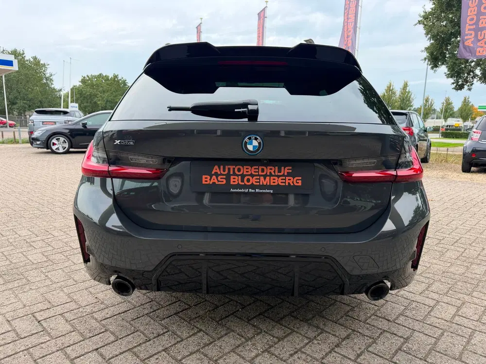 BMW 3-serie 330e xDrive uit 2022, foto 4