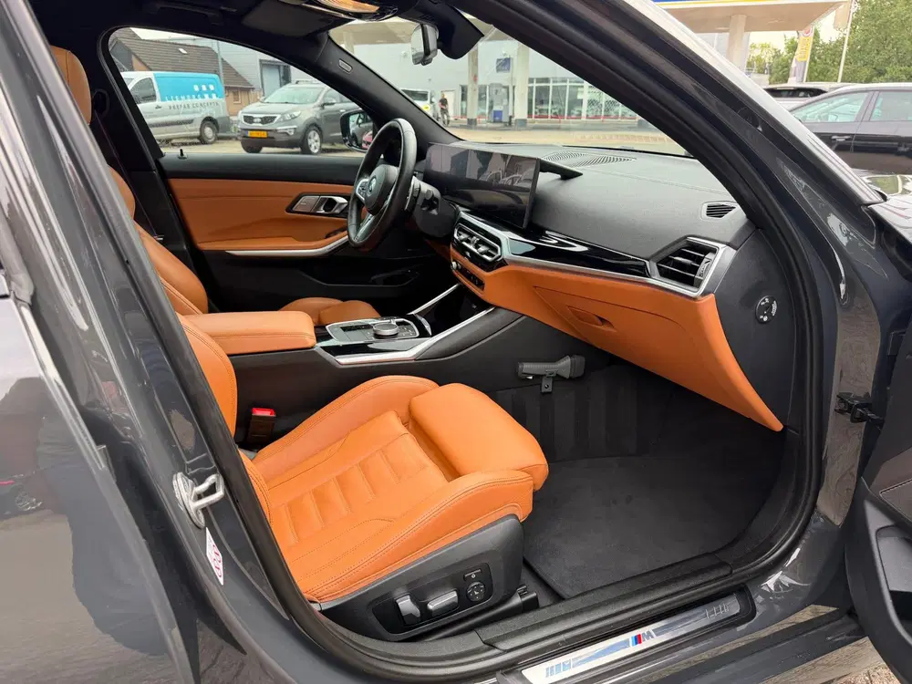 BMW 3-serie 330e xDrive uit 2022, foto 9