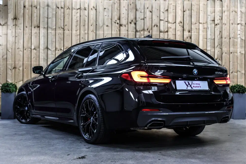BMW 5-serie 530e xDrive M-Sport *Pano*Stoelventilati uit 2022, foto 2