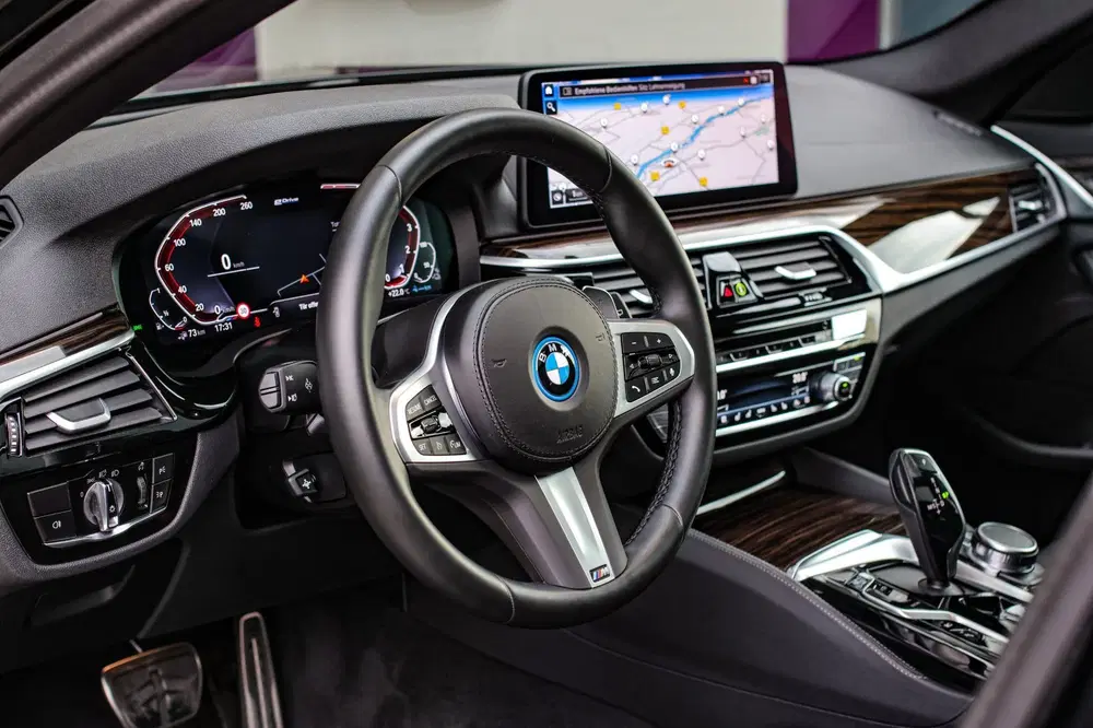 BMW 5-serie 530e xDrive M-Sport *Pano*Stoelventilati uit 2022, foto 3