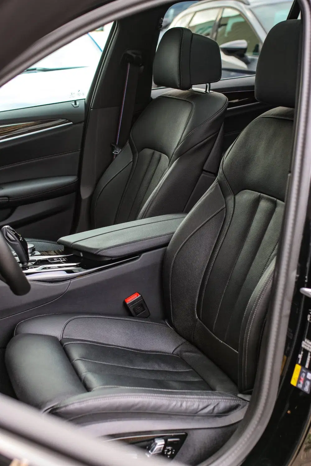 BMW 5-serie 530e xDrive M-Sport *Pano*Stoelventilati uit 2022, foto 4
