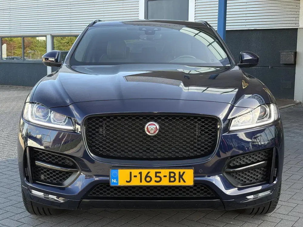 Jaguar F-Pace 2.0t AWD Prestige 250pk uit 2020, foto 2