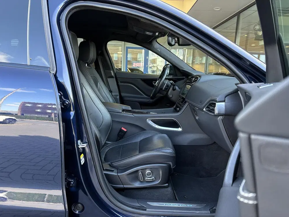 Jaguar F-Pace 2.0t AWD Prestige 250pk uit 2020, foto 5