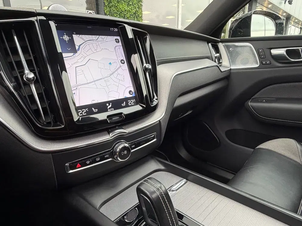 Volvo XC60 2.0 T8 Twin Engine AWD Polestar Engineered uit 2020, foto 2
