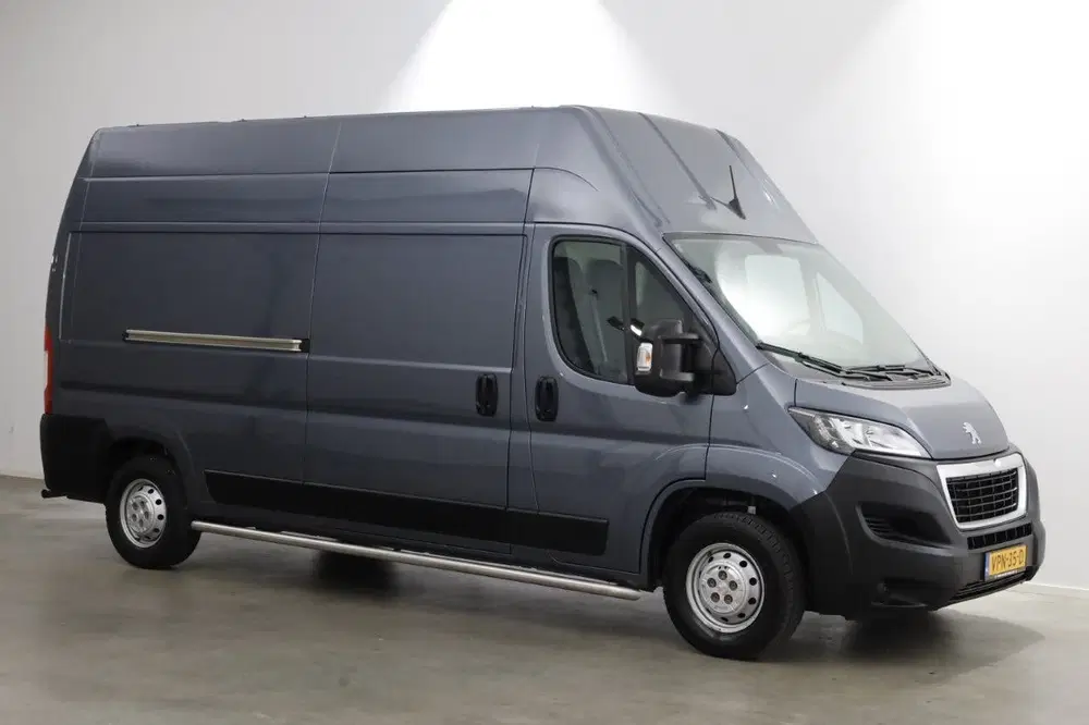 Peugeot Boxer 335 2.2 BlueHDi 140pk L3H3 Premium Airco uit 2022, foto 10