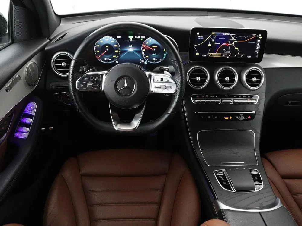 Mercedes-Benz GLC 4MATIC Business Solution AMG uit 2021, foto 3