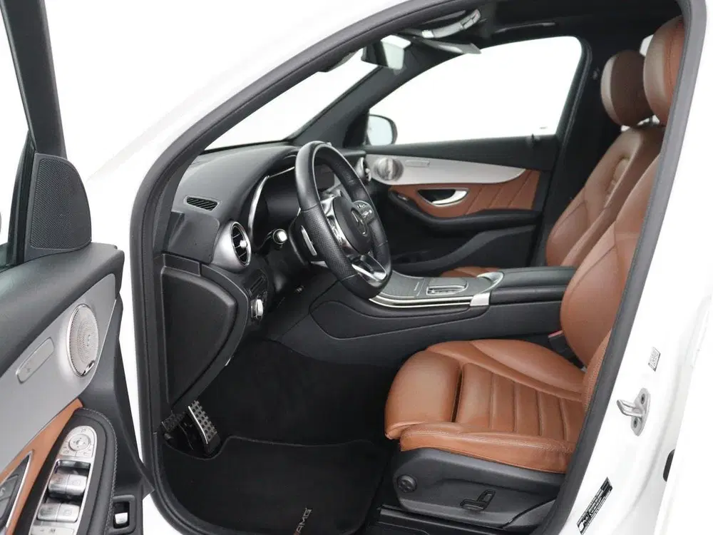 Mercedes-Benz GLC 4MATIC Business Solution AMG uit 2021, foto 4
