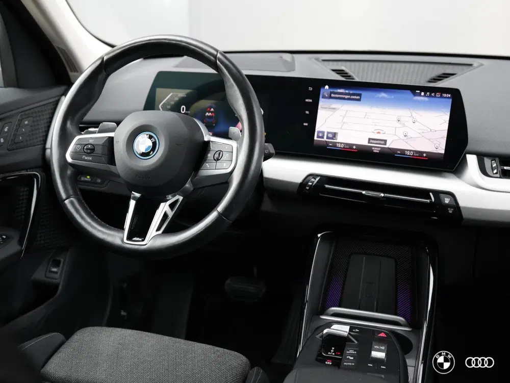 BMW X1 xDrive25e uit 2023, foto 2