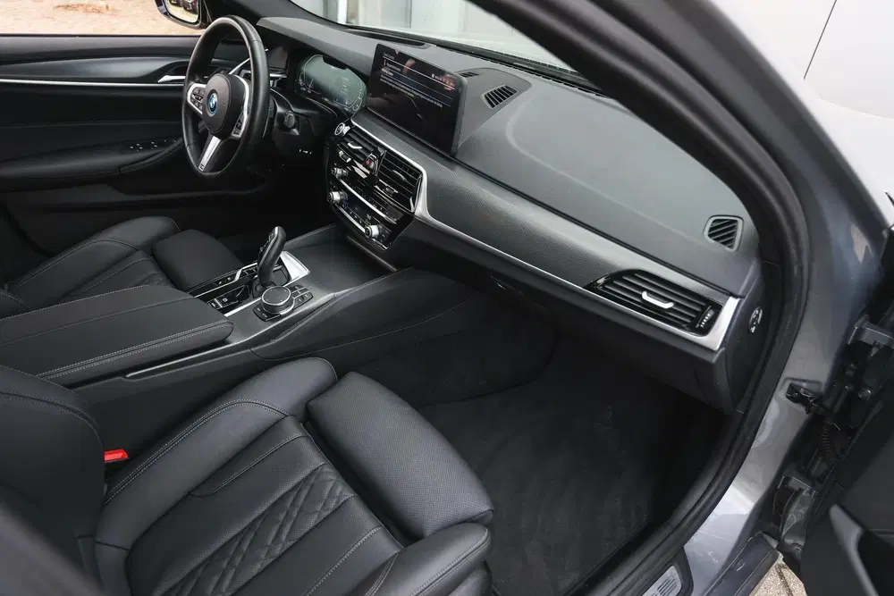 BMW 5-serie 530e High Executive M Sport Automaat uit 2023, foto 11