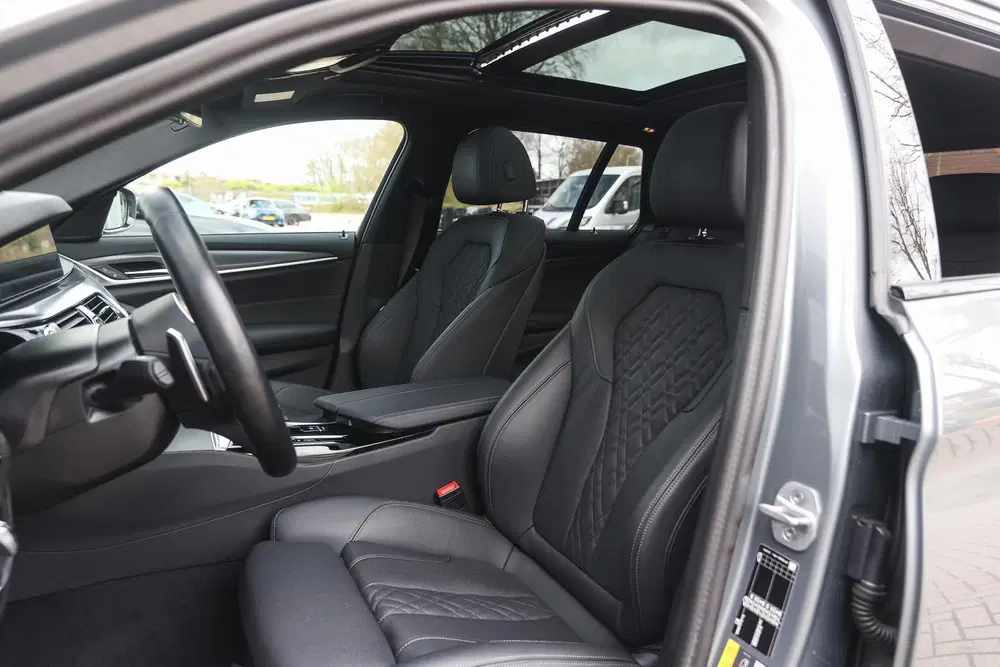 BMW 5-serie 530e High Executive M Sport Automaat uit 2023, foto 14