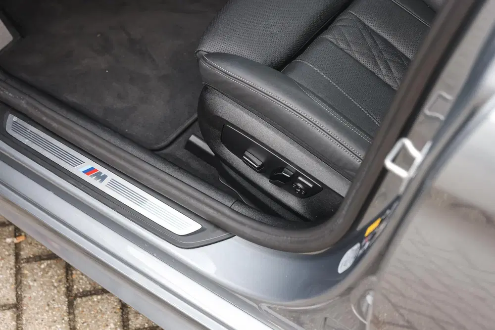 BMW 5-serie 530e High Executive M Sport Automaat uit 2023, foto 15