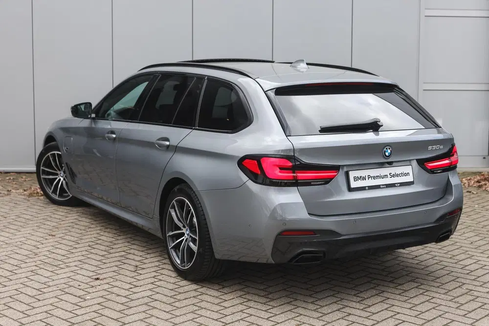 BMW 5-serie 530e High Executive M Sport Automaat uit 2023, foto 2