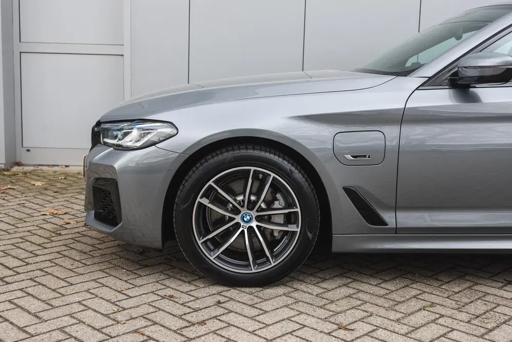 BMW 5-serie 530e High Executive M Sport Automaat uit 2023, foto 5
