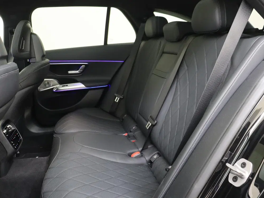Mercedes-Benz E-Klasse 300 e AMG Line Panoramadak uit 2026, foto 15