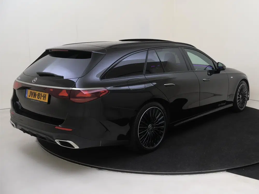 Mercedes-Benz E-Klasse 300 e AMG Line Panoramadak uit 2026, foto 2