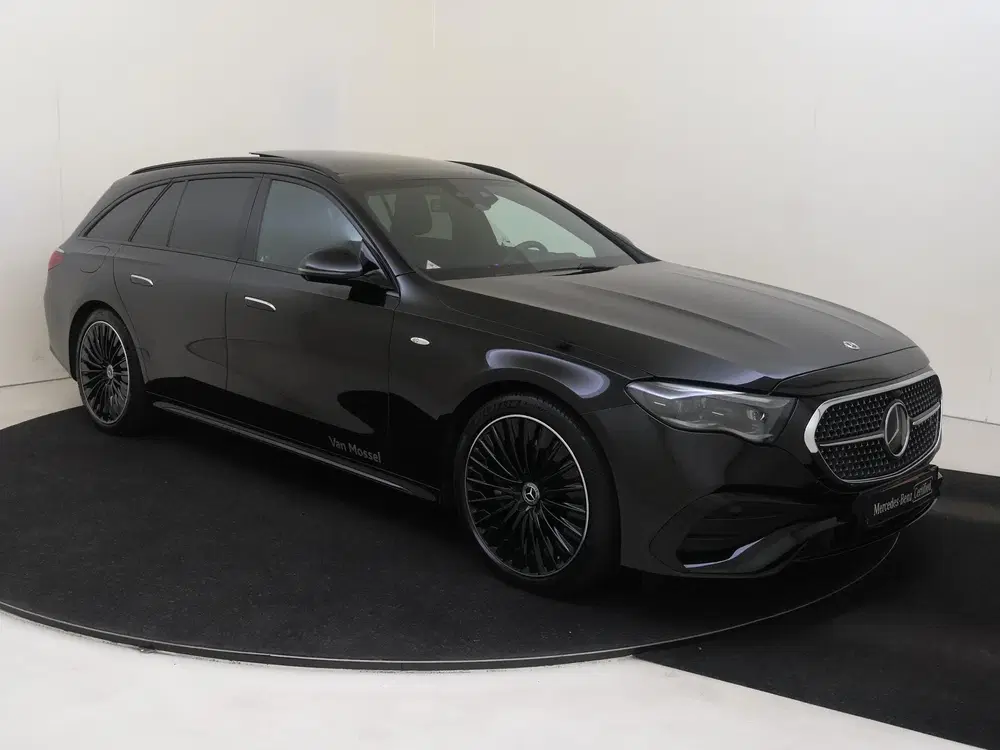 Mercedes-Benz E-Klasse 300 e AMG Line Panoramadak uit 2026, foto 4