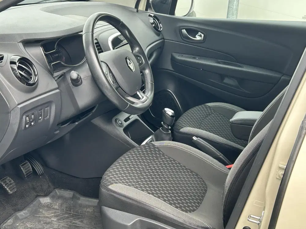 Renault Captur 1.3 TCe Intens (Hoge Instap) uit 2019, foto 6