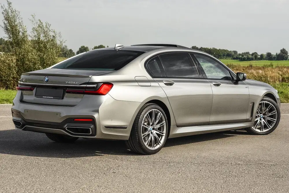 BMW 7-serie 745Le High Executive uit 2020, foto 12