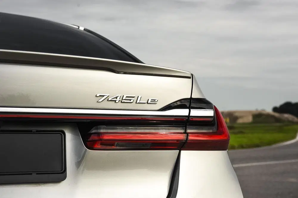 BMW 7-serie 745Le High Executive uit 2020, foto 14