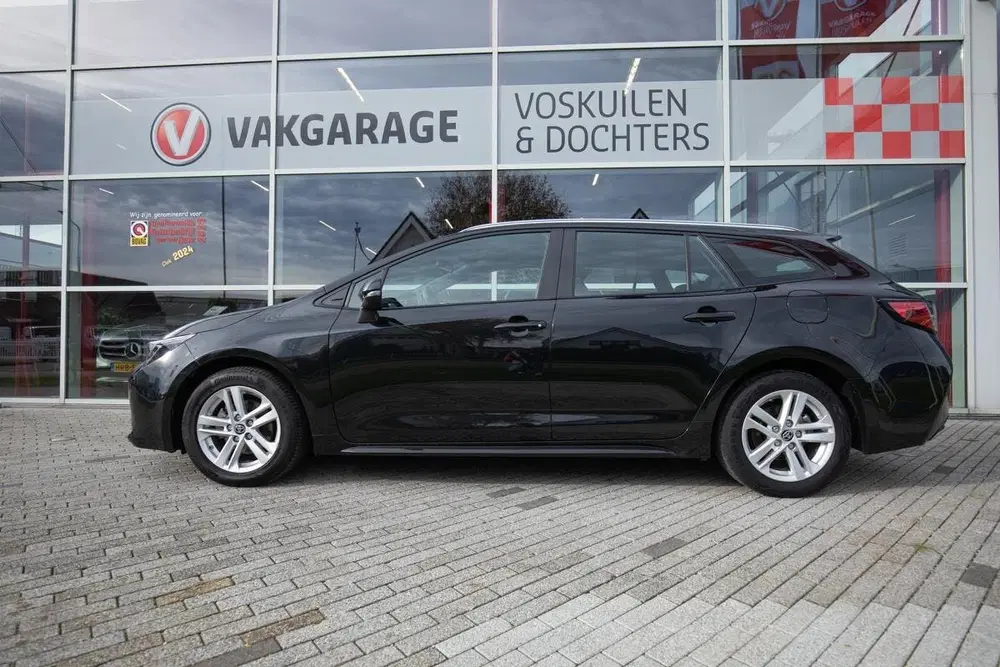 Toyota Corolla 1.8 Hybrid Business uit 2022, foto 2